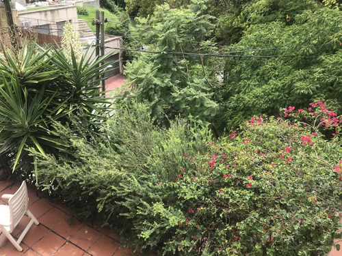 Hermosa Casa De Época En Un Entorno Increíble Y Único, Ubicada Sobre Un Exclusivo Cul De Sac