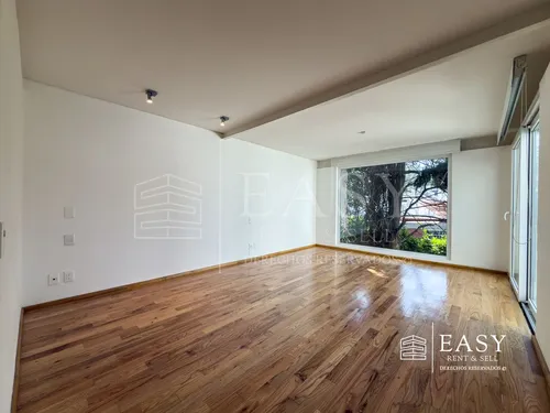 Casa De Lujo En Lomas Con Uso Mixto Y Jardín