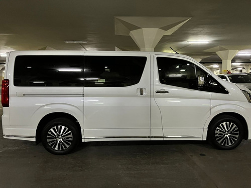 Imagen 5 de 16 de Toyota Hiace 2023 2.8 Tdi Wagon 6at 10a