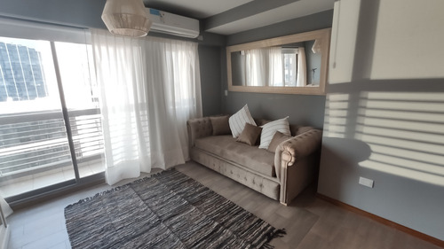 Imagen 3 de 27 de Hermoso Departamento De Categoria ,con Muy Lindas Vistas Al Rio Y A La Ciudad. Seguridad 24hs. Cochera Cub, Piscina, Gym, Laundry, Sum, Parrillas, Sauna, Jacuzzi, Cocheras Cortesía. Apto Profesional.