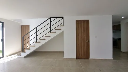 Casa En Venta En El Refugio, 3 Recámaras, 2.5 Baños, Alberca, Seguridad, Lujo!