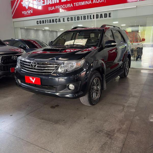 Toyota Hilux SW4 SRV 3.0 TDI 4X4 (5 Lugares)