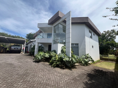Vendo Hermosa Propiedad En Ángeles De San Rafael Heredia, Elegante Casa Y Amplias Zonas Verdes