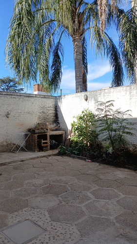 En Alquiler! Casa 3 Dormitorios - Patio C Asador Cochera ¡pleno B Jardin!