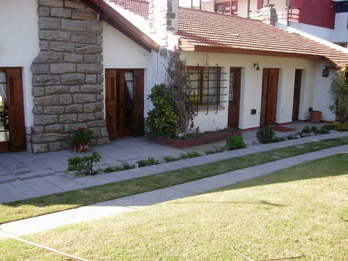 Imagen 8 de 13 de Chalet En Mogotes A Pasos Del Mar - 5 Personas - Wi Fi - Gran Parque - Estacionamiento -