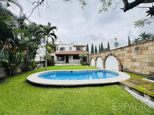 Casa En Fraccionamiento Lomas De Atzingo