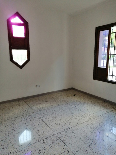 Imagen 3 de 14 de Casa Quinta Ideal Para Uso Comercial En La Urbanización La Viña, Valencia, Estado Carabobo. Carlos Tona , 04129305244 Cod: Foc-765