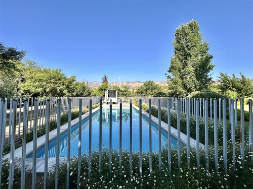 Casa En Venta De 3 Dorm.piedra Roja,chicureo,colina