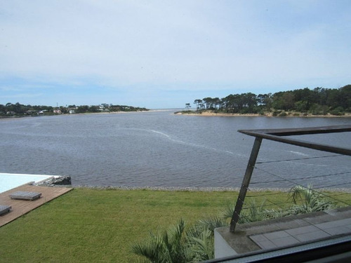 Venta Apartamento 3 Dormitorios En La Barra, Punta Del Este