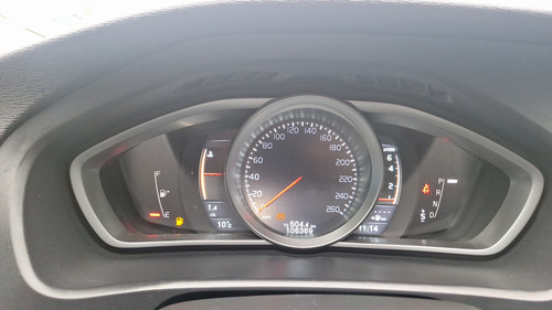 Volvo V40 2.0 T4 AUTO LIMITED CROSS COUNTRY 4WD