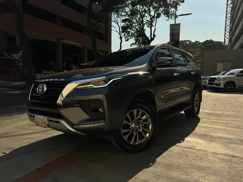 Toyota Fortuner Sr5 Diesel