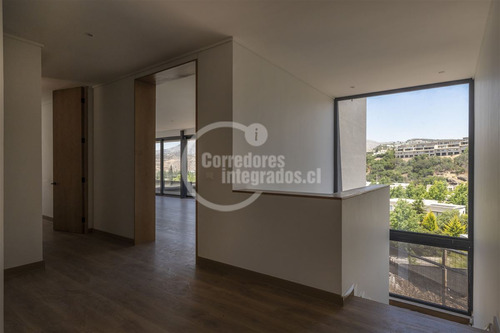 Casa En Venta De 5 Dorm. En Lo Barnechea