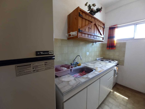 Venta Depto 2 Amb En Zona Centro De Santa Teresita, Amoblado