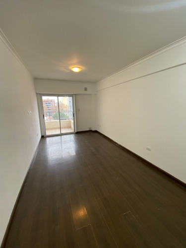 Imagen 6 de 12 de En Venta Monoambiente Amplio C/ Balcon En Edif Al Fte A Cuadras De La Estacion En Lanus (015)
