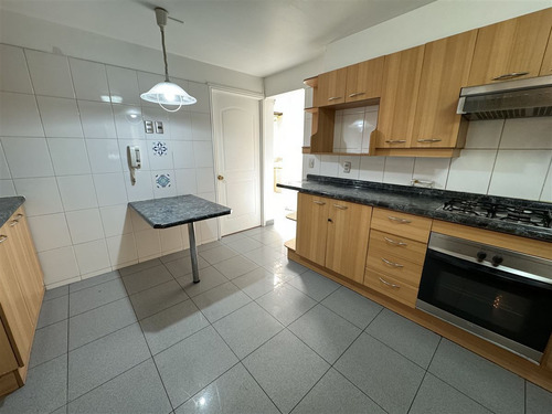 Casa En Arriendo De 5 Dorm. En Huechuraba