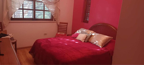 Casa En Venta - 4 Dormitorios 2 Baños - Cochera - 310mts2 - Villa Sarmiento, Morón