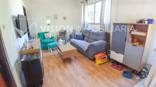 Oportunidad Inversión Venta De Propiedad Para Renta Con 3 Viviendas Ya Alquiladas En Las Toscas Sur : Casa Principal Al Frente Con 3 Dormitorios, Piscina, Más Un Edificio Al Fondo Con Dos Apartamentos
