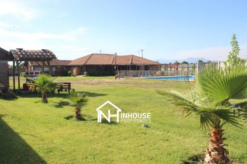 Casa En Venta De 5 Dorm. En Rengo