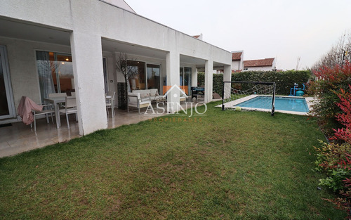 Linda Y Cómodos Espacios, Condominio Excelente Sector!
