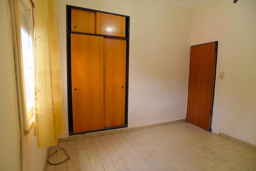 Imagen 8 de 30 de Casa 3 Ambientes Venta V Luzuriaga Parrilla Terraza Negocia