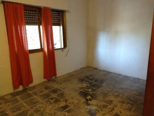 Imagen 9 de 11 de Excelente Casa Con Local A La Venta En Esquina Sobre Importante Calle