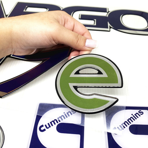 Imagem 5 de 6 de Kit Emblemas Cargo 1717e Adesivos Caminhão Ford Cummins