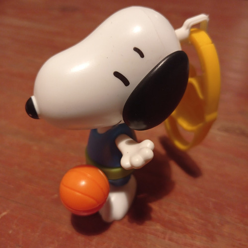 Muñeco Snoopy Basquetbolista