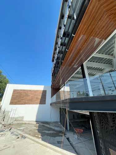 Local En Renta De 350 A 400m2 Nuevo, El Local Se Ubica En Planta Baja En Plaza Comercial Nueva.