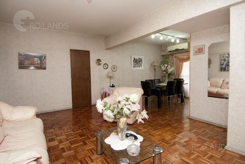 Venta Departamento 4 Ambientes Balcón Cochera Cubierta Fija Flores