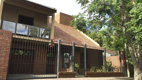 Imagen 1 de 10 de Casa En 31 E 490 Y 491 Precio Imbatible - M. Gonnet