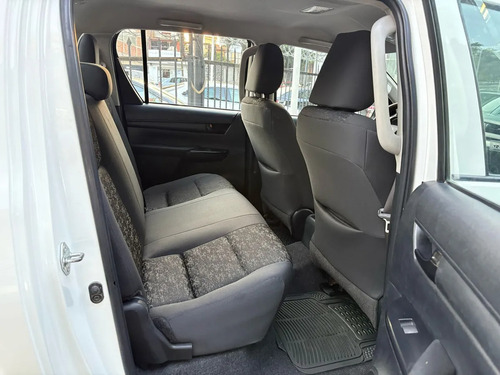 Toyota Hilux 2.7 Cabina Doble Sr Mt