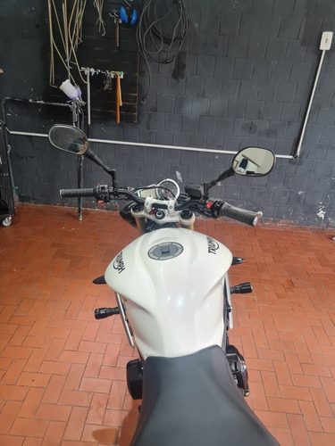 Imagem 7 de 12 de Triumph Street Triple 675