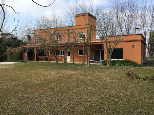 Casa En Venta En Barrio Cerrado Grand Bell 1