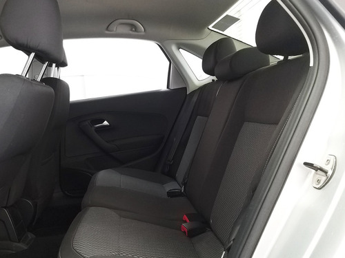 Imagen 8 de 15 de Volkswagen Vento Comfortline Plus 2020 Plata