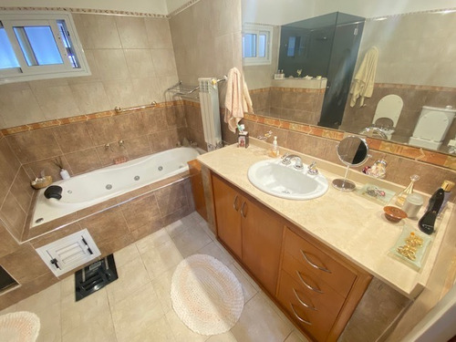 Imagen 8 de 14 de Venta- Casa De 4 Amb, En Ciudad Evita C/ Jardin Y Piscina
