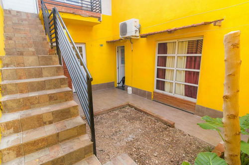 Ph En Venta - 3 Dormitorios 1 Baño - 69mts2 Cubiertos - Lomas Del Mirador