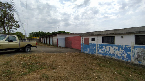 Galpón Industrial, Locales Comerciales Y Casa,  Todo En Un Inmueble,  Ubicado En Avenida Bolívar De Guanare A Escaso 40 Mts Del Galpón De Empresas Polar.