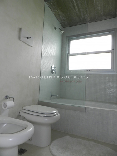 Moderna Casa Frente Al Mar En Venta En Tío Tom, Solanas - Punta Del Este.