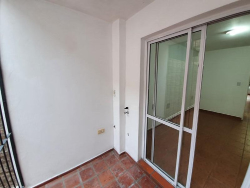 Departamento Con Patio En Pb, Montevideo Y Lima, Expensas Bajisimas !