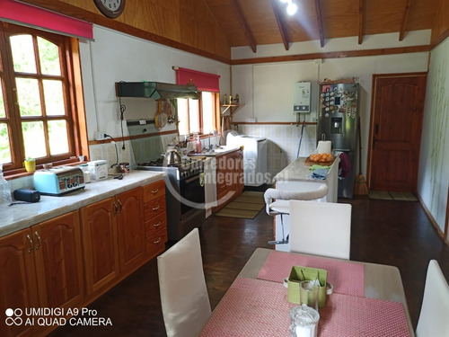 Parcela De 10.200 M2 Con Casa Nueva De 190 M2 En Curarrehue