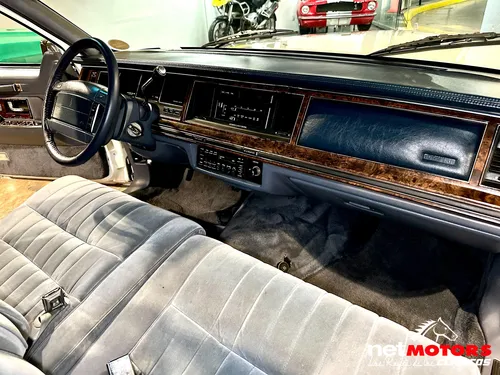 Lincoln Town Car 1990