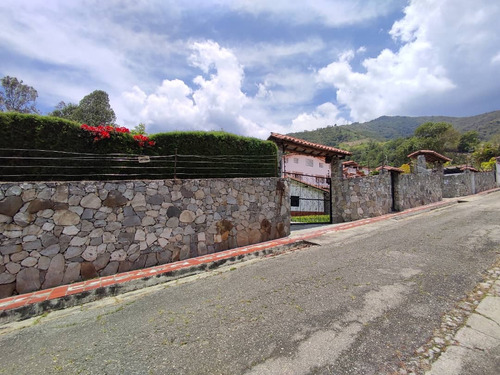 Vendo Espectacular Casa De 1.554 M2 De Terreno, 825 M2 De Construcción: 6h, 7b, 20 Pe, Ref. 800.000 - San Rafael De Tabay, Merida