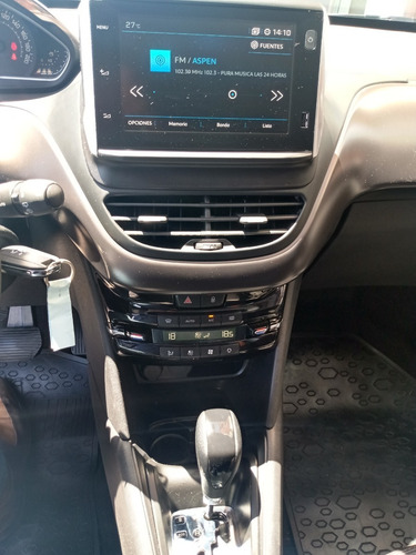 Peugeot 2008 Feline At, Gris P, 2018, 12000kms