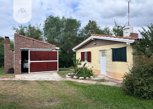 Chalet En Venta, Impecable Con Pileta, En Merlo, S. L.