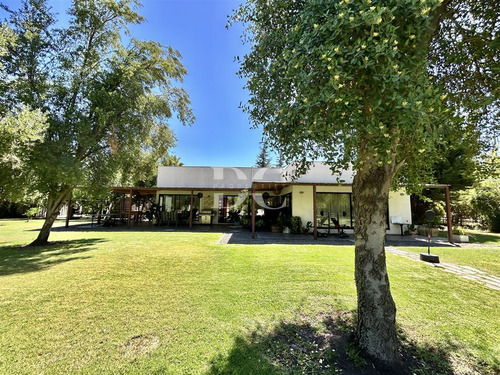 Casa En Venta De 3dorm En Suite Chicureo Poniente Colina