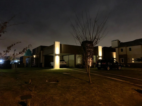 Venta Casa 4 Dormitorios Barrio Privado La Tahona