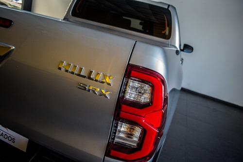 Imagen 4 de 25 de Toyota Hilux Srx Automática 4x2 2022 Okm Negra