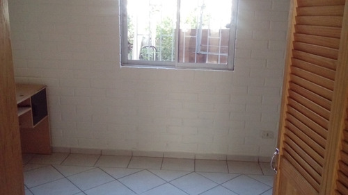 Arriendo Casa Pasaje Las Rosas, Paradero 15 1/2 De Avda. La