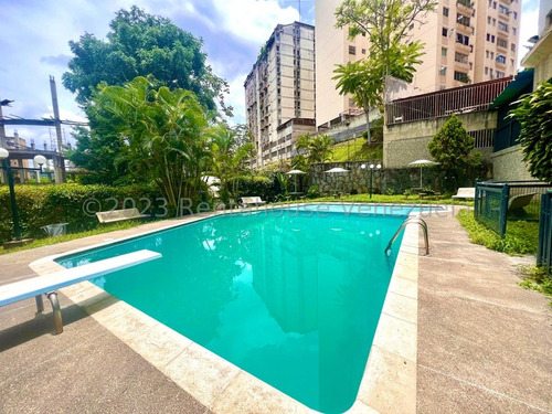 At: Venta Apartamento Prados Del Este 24-4413 