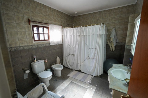 Imagen 21 de 30 de Venta , Casa Con Parque Y Pileta Parque Leloir, Ituzaingo
